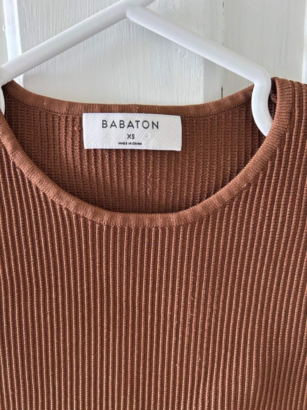 106. Babaton Ribbed Tank Crop Top - Chestnut Brown - Picture 2 of 2